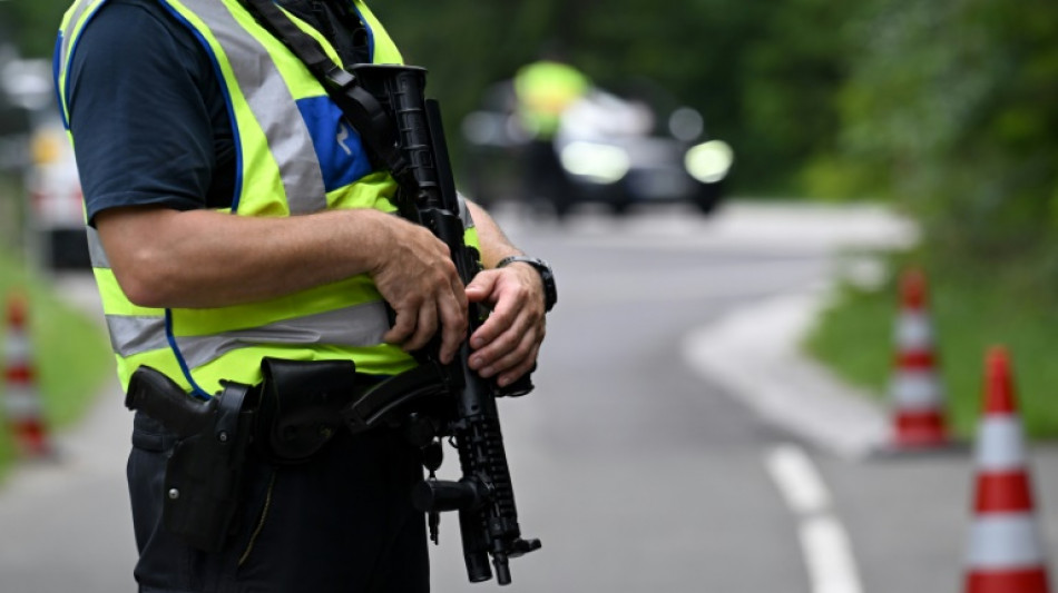 Bande soll mehr als 560 Menschen in Lastwagen nach Deutschland geschleust haben