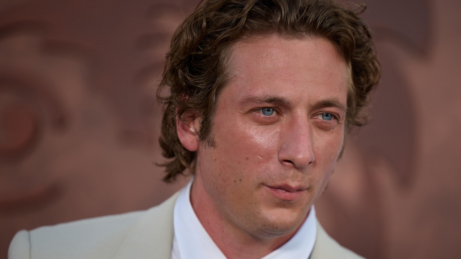 Jeremy Allen White e' il nuovo volto di Louis Vuitton uomo
