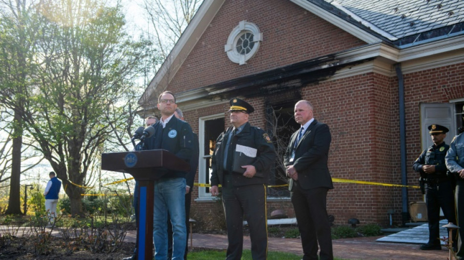Un homme inculp&eacute; pour tentative de meurtre apr&egrave;s l'incendie au domicile d'une figure d&eacute;mocrate am&eacute;ricaine