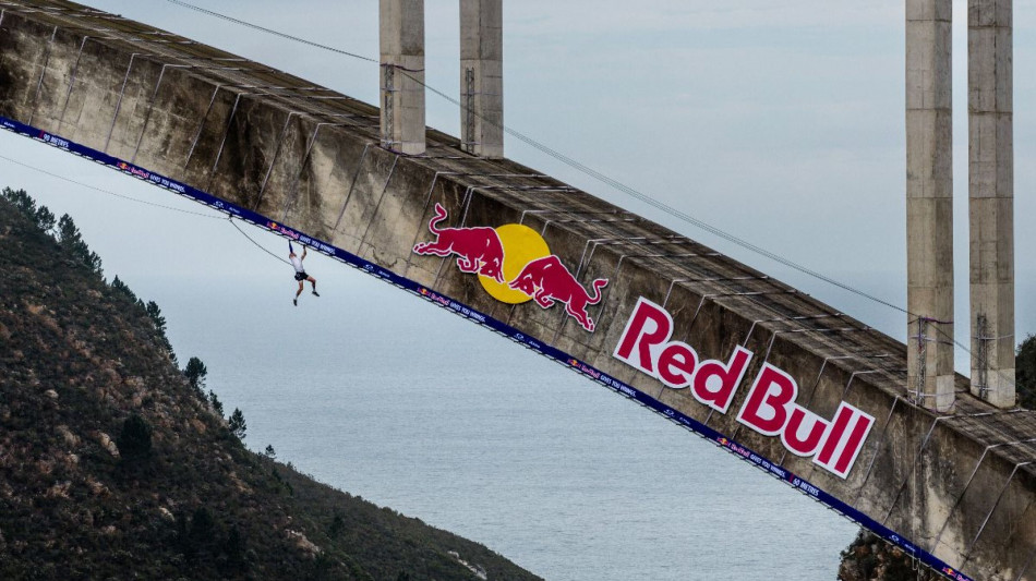  Red Bull Bridge Bars: van Tonder attraversa 600 barre sospese sotto il ponte Bloukrans 