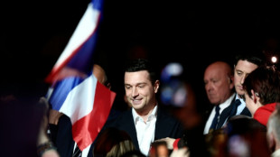 'Romance' de l&iacute;der da extrema direita ganha destaque na imprensa francesa