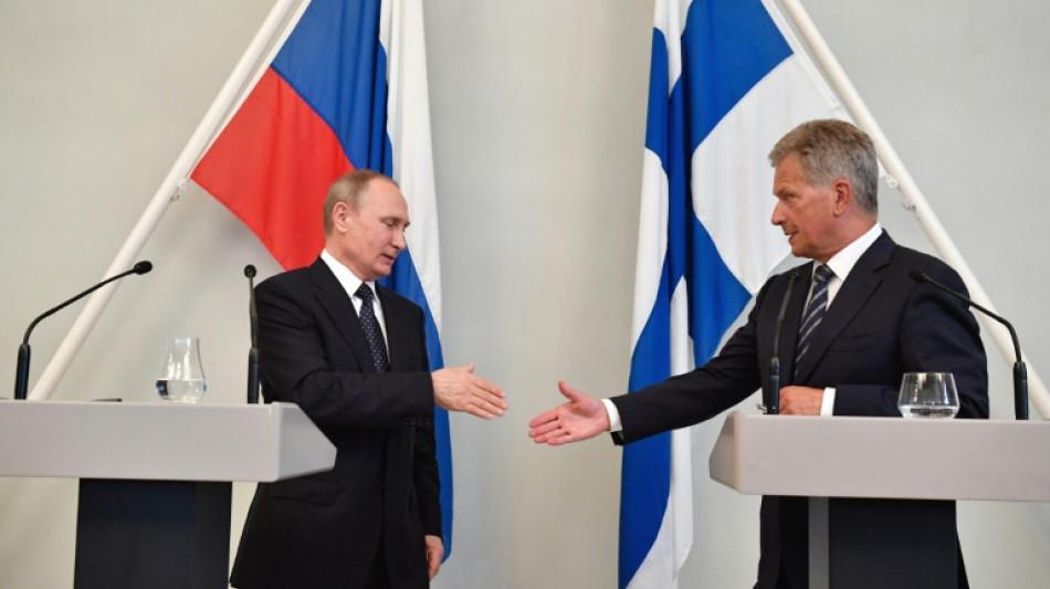 Finlandia informa a Putin de su intención de unirse a la OTAN, que lo califica de