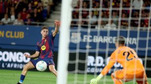 Barcelona atropela Valencia (6-0) e sobe para vice-liderança do Espanhol