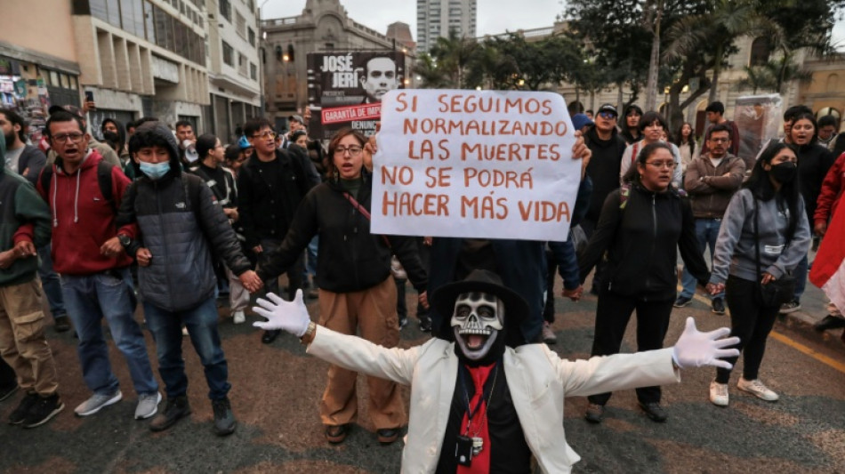 Governo peruano suspende chefe da polícia de Lima após protestos violentos