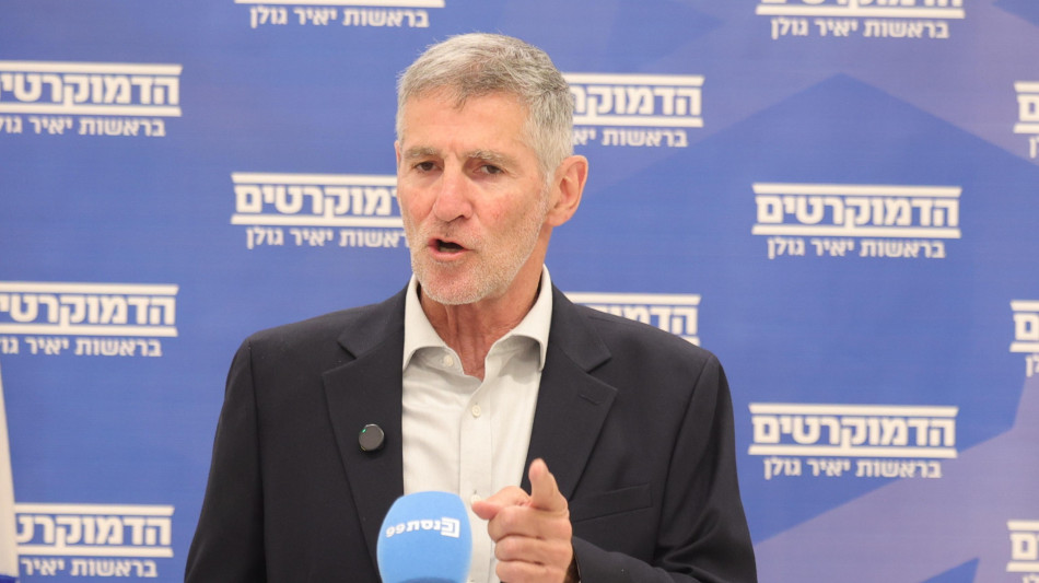  Uomo con un coltello si avvicina a Yair Golan a Tel Aviv 