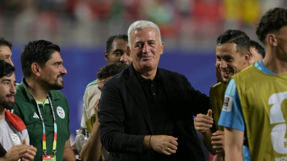  Vladimir Petkovic deixa cargo de t&eacute;cnico da Arg&eacute;lia 