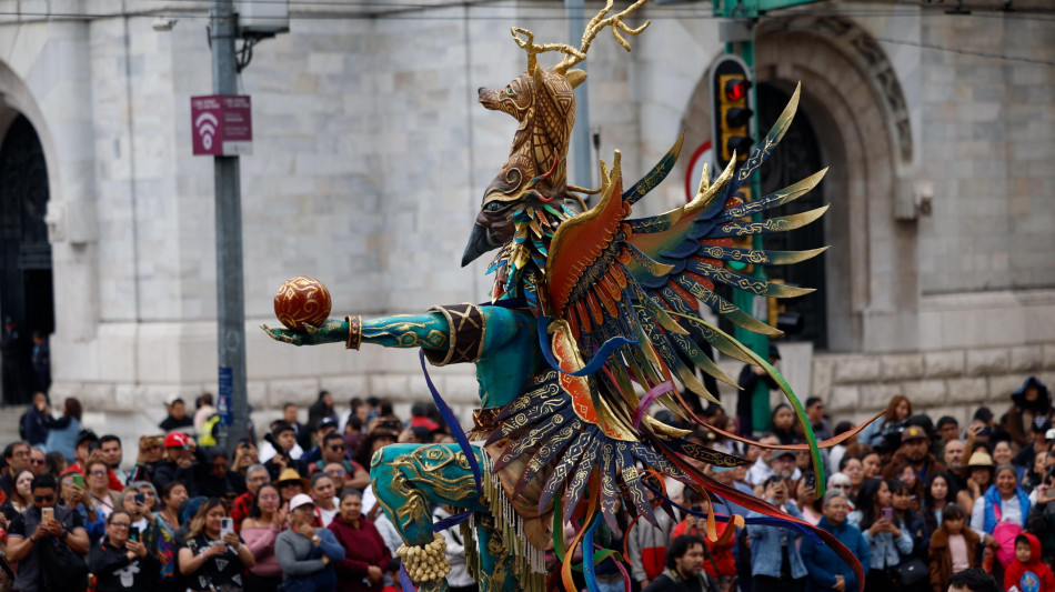  Messico, gli 'alebrijes' colorano le strade della capitale 