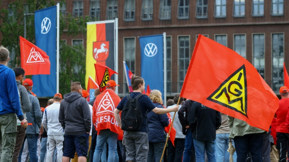  VW-Chef Blume trifft auf Besch&auml;ftigte - Betriebsrat sieht Vertrauen besch&auml;digt 