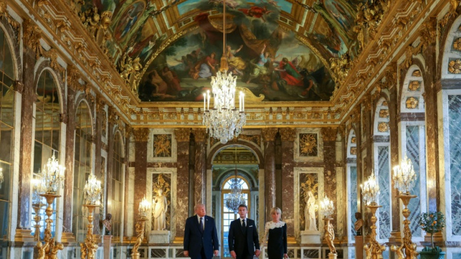  Trump nimmt an Abendessen mit Macron auf Schloss Versailles teil 