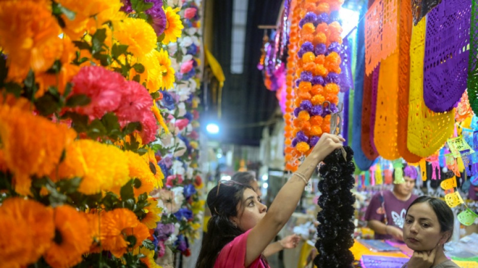 In the Mexican town that makes emblematic Day of the Dead garlands 