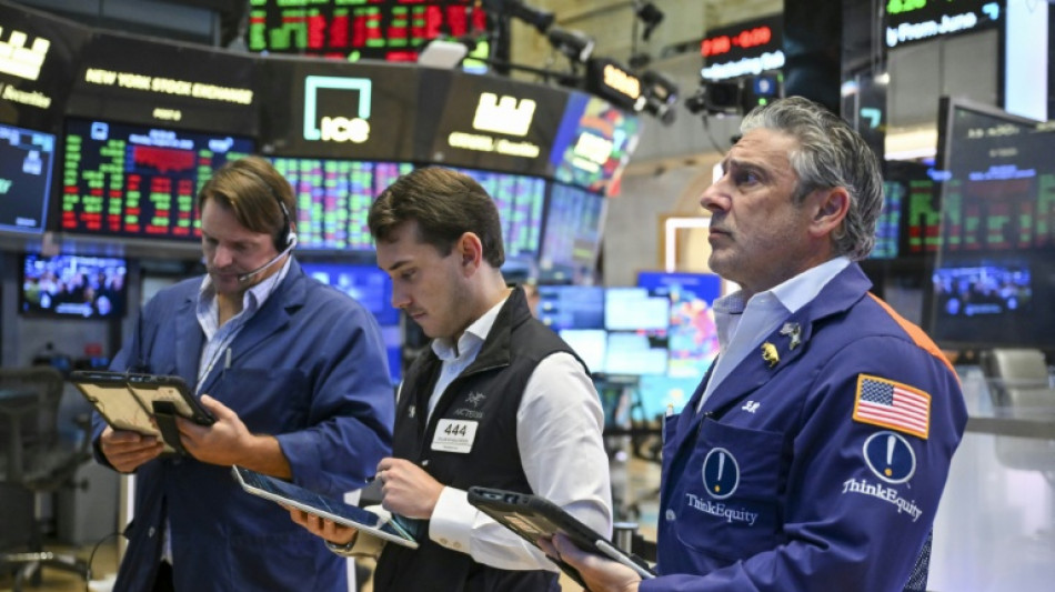  Wall Street cl&ocirc;ture en hausse au terme d'une semaine agit&eacute;e 