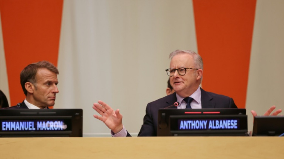  Australia PM says draft social media rules about taking back control 