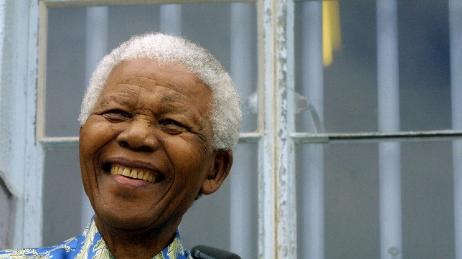  &Aacute;frica do Sul busca impedir leil&atilde;o nos EUA de objetos que pertenceram a Mandela 