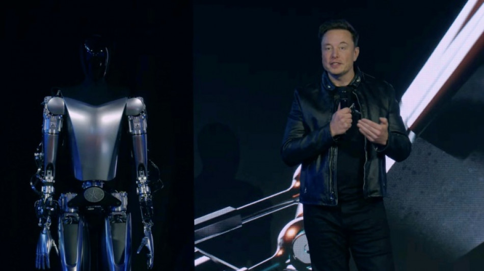 Elon Musk stellt Prototypen für menschenähnliche Roboter vor