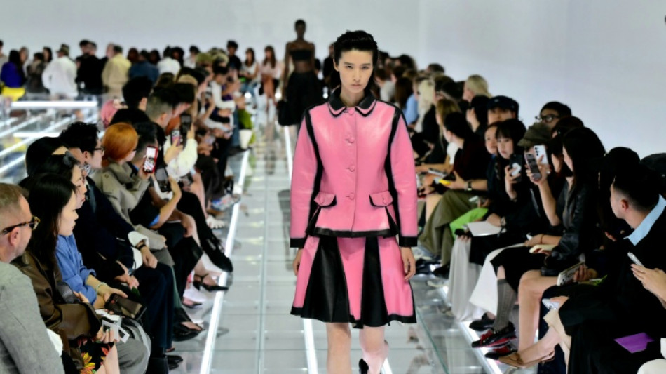  La Semana de la Moda de Mil&aacute;n arranca con una oda a la falda de Prada 