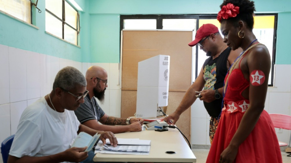  Brazil voting extended in tight race between Lula, Bolsonaro 