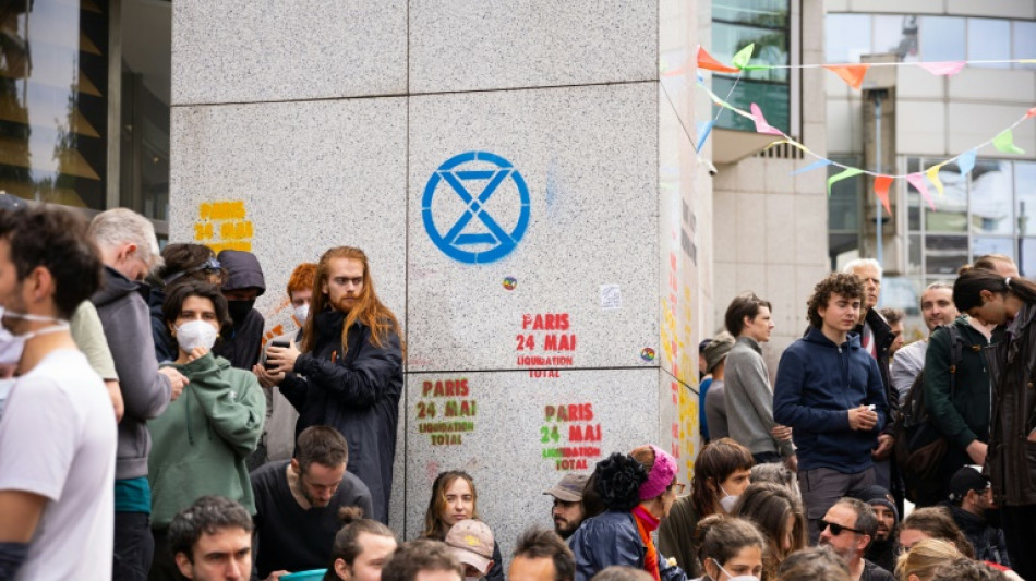 173 interpellations apr&egrave;s une action militante devant les locaux d'Amundi