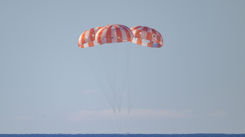  Trump: 'Viaggio Artemis spettacolare, il prossimo passo &egrave; Marte' 