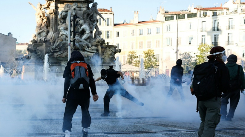 Mobilisation du 17 octobre: des milliers de manifestants en r&eacute;gions, de vives tensions &agrave; Paris et Marseille 
