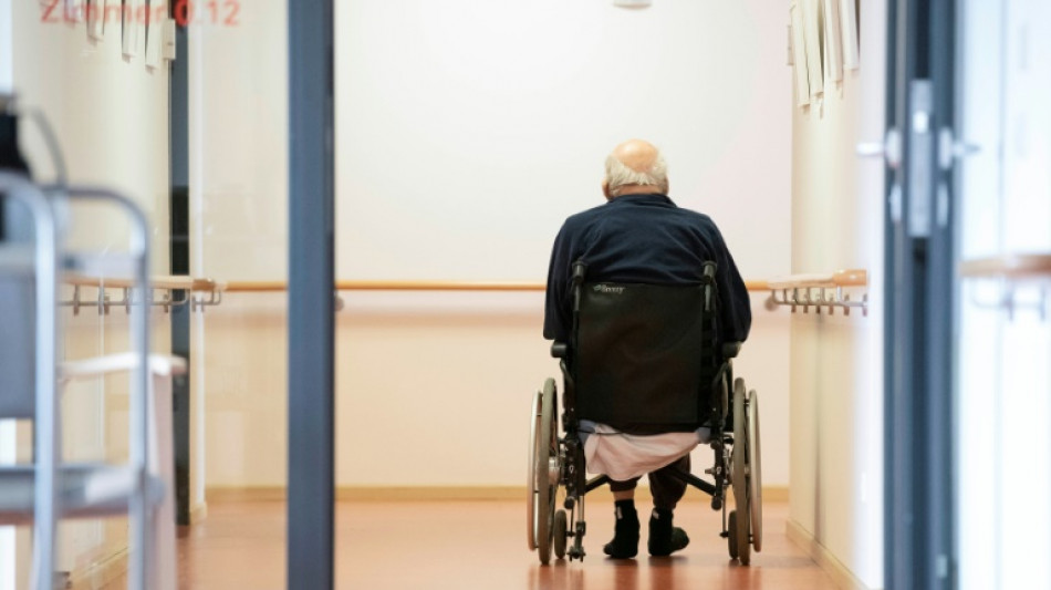 Warken will drohendes Milliardendefizit in der Pflege abwenden