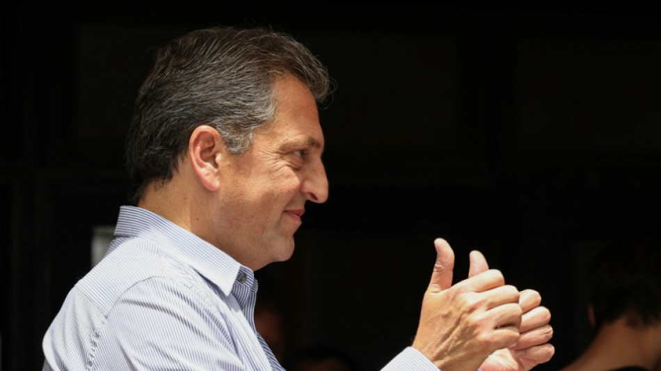 L'Argentine a vot&eacute; lors d'une pr&eacute;sidentielle ind&eacute;cise, r&ecirc;vant d'une sortie de crise