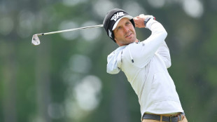 Cole's double-bogey hands DeChambeau PGA lead
