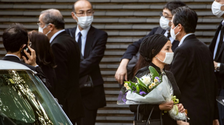 Miles de japoneses despiden en las calles al asesinado ex primer ministro tras su funeral