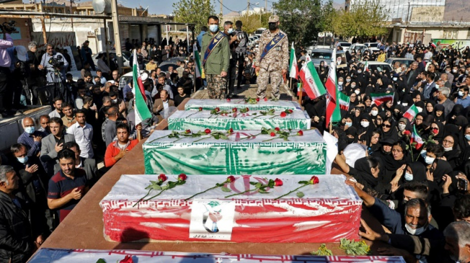 Funerales de manifestantes muertos desembocan en otra jornada de protestas en Irán