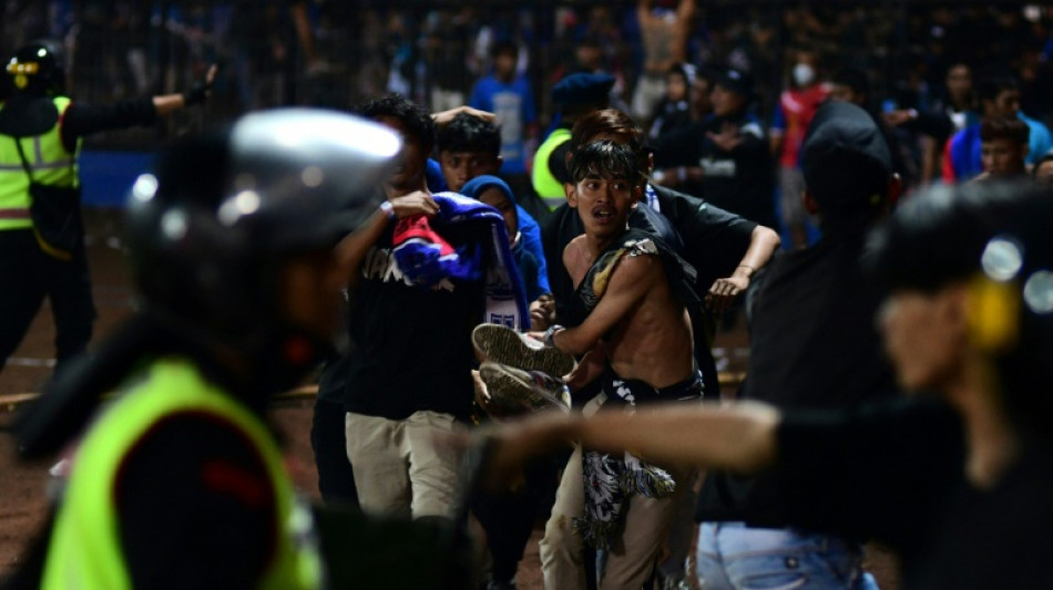 Indon&eacute;sie: au moins 125 morts apr&egrave;s un mouvement de foule dans un stade de football