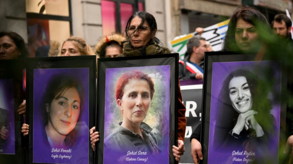 D&eacute;part d'une marche en hommage aux militantes kurdes assassin&eacute;es il y a 10 ans &agrave; Paris