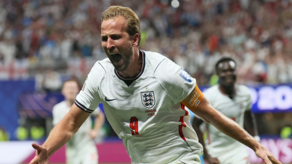  El capit&aacute;n Kane pilota a Inglaterra hasta M&eacute;xico, en duelo espectacular en el Azteca 