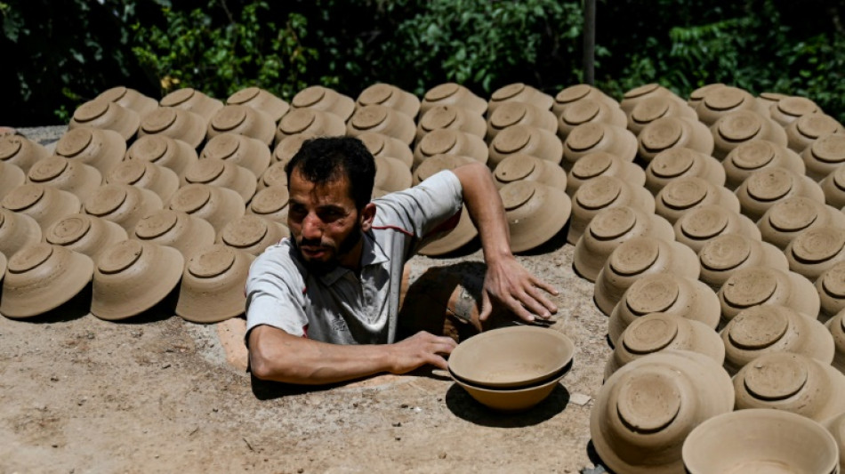 Afghanistan: un village de potiers tente de pr&eacute;server une tradition s&eacute;culaire