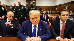 Au proc&egrave;s de Trump, la d&eacute;fense cherche &agrave; faire flancher son accusateur num&eacute;ro un