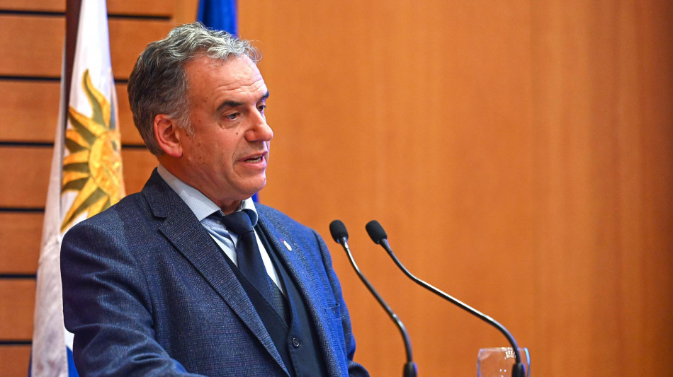 Presidente Uruguay nega l'ipotesi di un cavo sottomarino tra le Falkland e Montevideo 