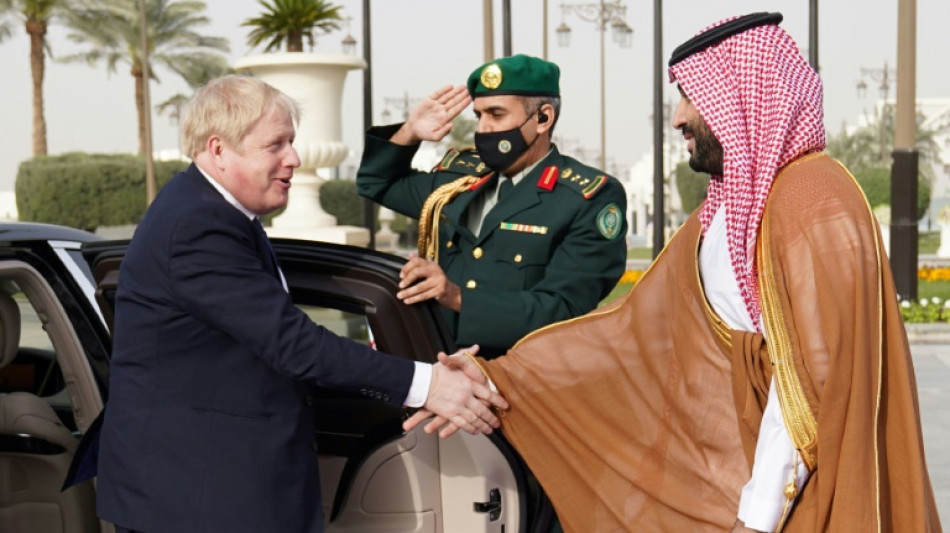 Boris Johnson dans le Golfe pour parler p&eacute;trole et Ukraine