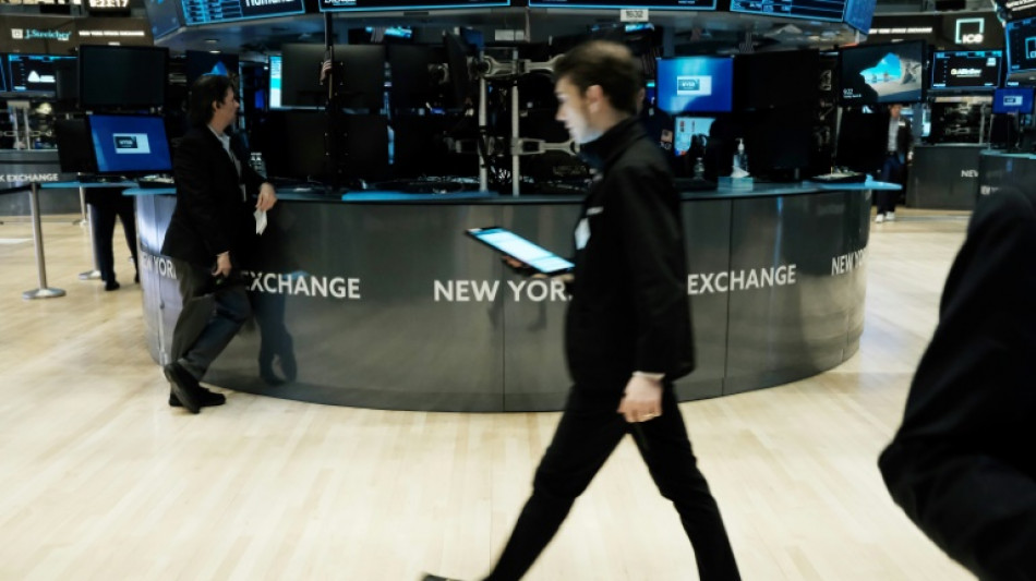 Wall Street termine en l&eacute;g&egrave;re hausse, retenue avant les r&eacute;sultats de la tech