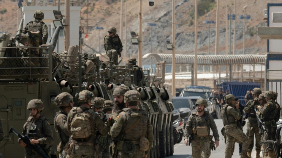  Detenidos 12 migrantes marroqu&iacute;es por apedrear a militares espa&ntilde;oles en Ceuta 