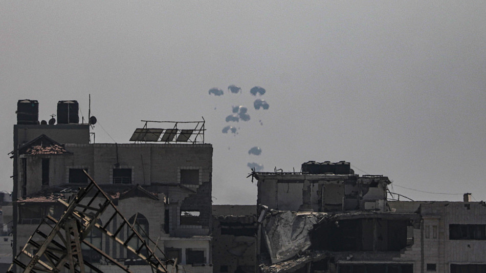 Idf, paracadutati aiuti alimentari a sud e nord di Gaza