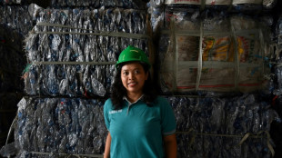 Une entrepreneuse s'attaque aux montagnes de plastique de Jakarta