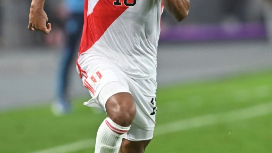 Corinthians anuncia contrata&ccedil;&atilde;o do peruano Andr&eacute; Carrillo