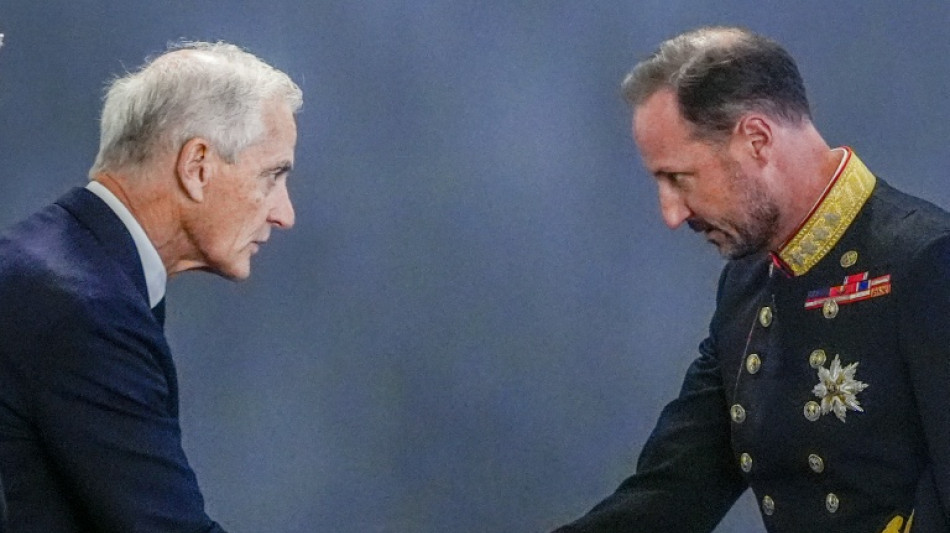  Noruega em luto inaugura nova era sob o reinado de Haakon VIII 
