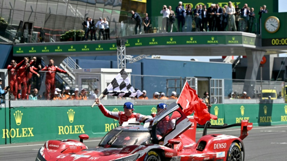 24 heures du Mans: Toyota vainqueur d'un sprint &eacute;chevel&eacute; contre BMW et Cadillac