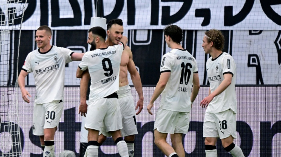  Gladbach sink Dortmund, St Pauli edge closer to drop 