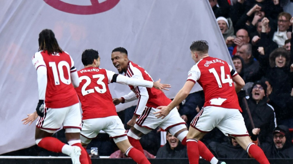  Arsenal sink Everton to join Man City at Premier League summit 