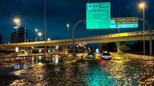Hochwasser nach Starkregen in Dubai: Flughafen und Autoverkehr lahmgelegt