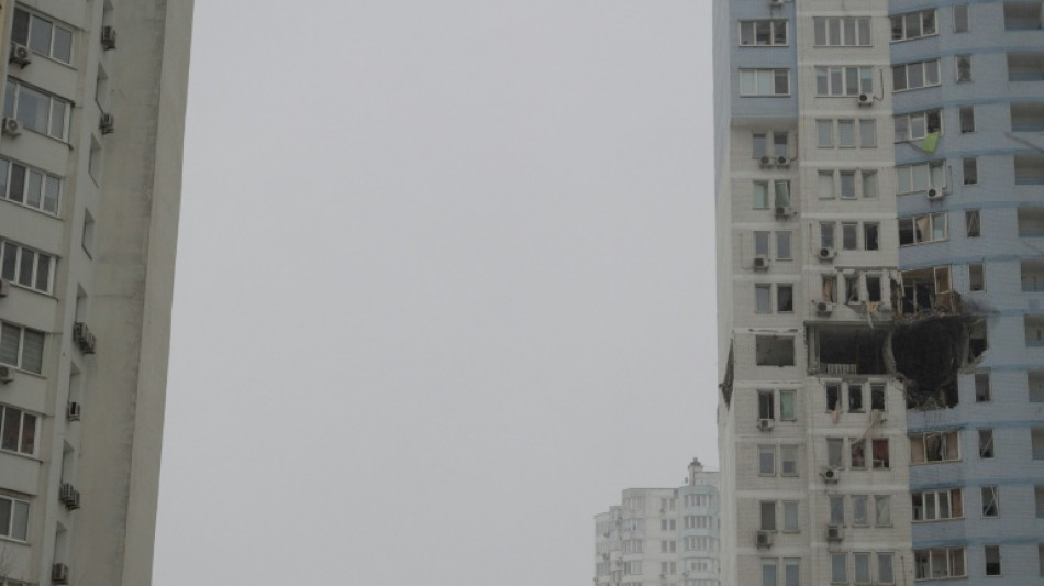 Kyiv mayor calls for temporary evacuation over heating outages