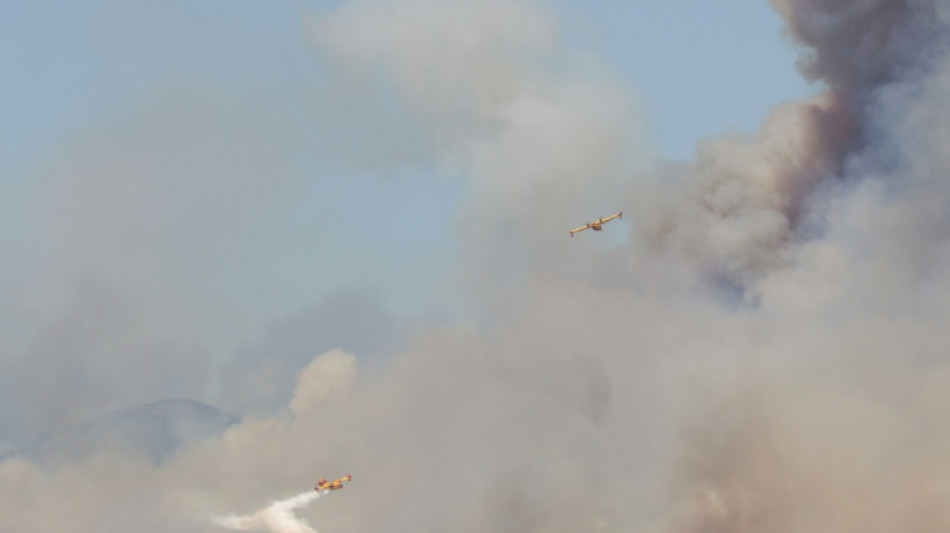  Two wildfires merge near Madrid, 19,000 evacuated or confined 