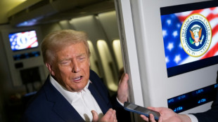 Trump conversa com líderes do Catar em escala de viagem à Ásia