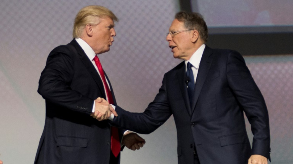 Chefe do lobby das armas dos EUA &eacute; julgado por desvio de dinheiro