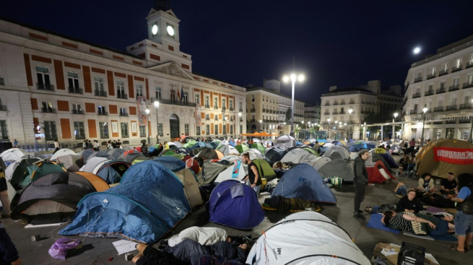  Cientos de personas acampan en Madrid contra la crisis de la vivienda 